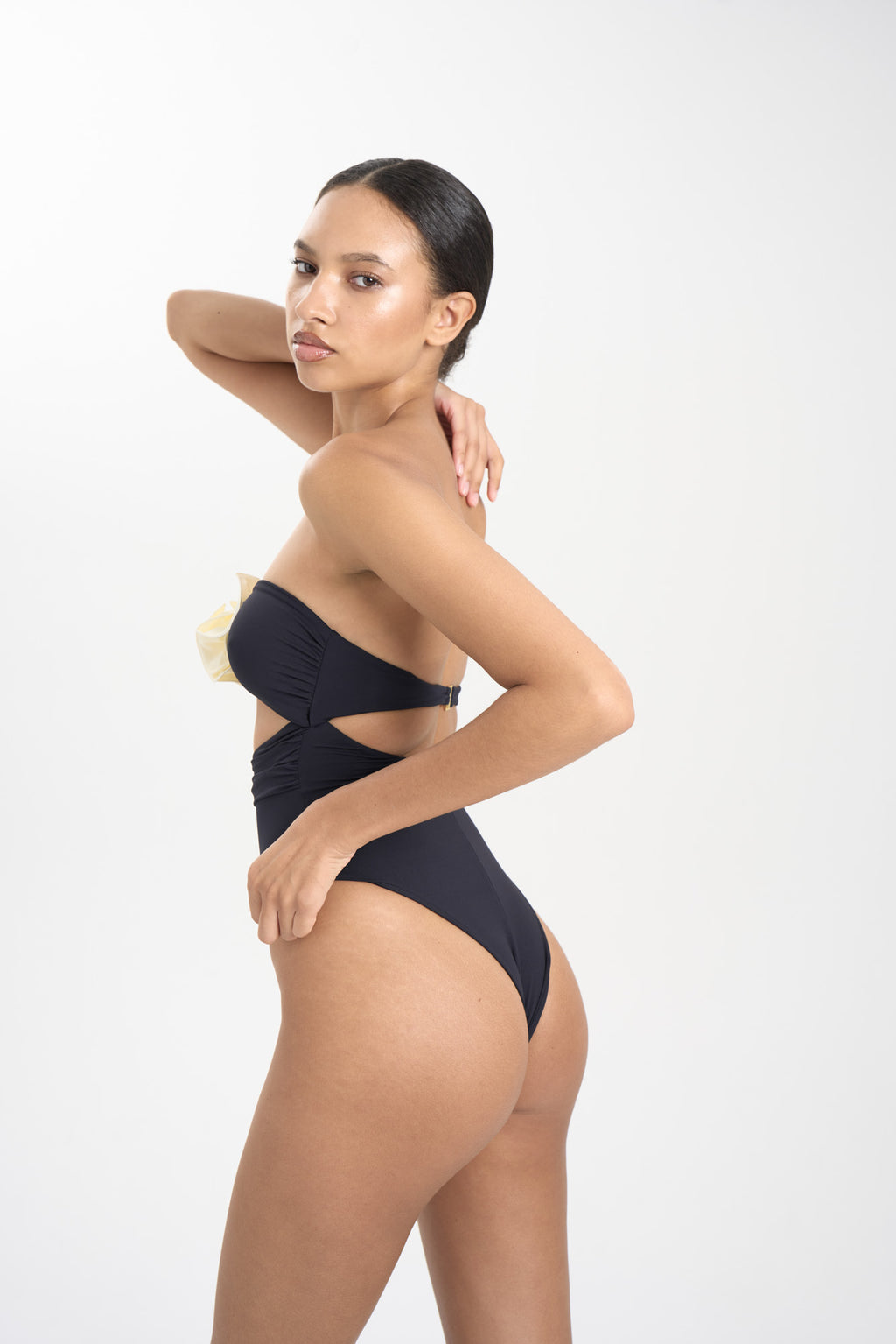 Hegra One Piece Black Ivory 2